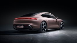 保时捷将推三电机版Taycan，对标特斯拉Model S Plaid