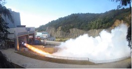真空型液氧甲烷火箭发动机完成首次全系统热试车，为国内推力最大