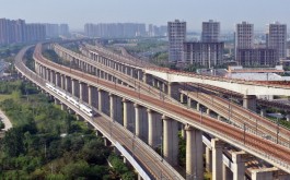 河南共有4个大城市12个中等城市，这些城市有望成为大城市