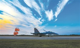 东部战区空军航空兵某旅组织飞行训练