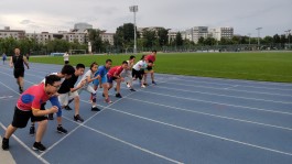 一百米跑步技巧(一百米跑步技巧从调起跑器到结束)