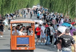 县城高端游走红：有人迷恋300元住五星酒店，专家称“非主流”