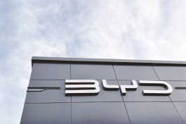 比亚迪三季度扣非超50亿最高增10倍   新能源车销量118万辆超特斯拉28万辆