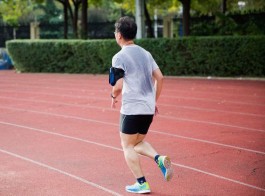 400米跑步技巧(田径400米跑步技巧)