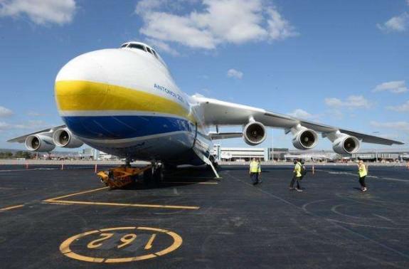 乌克兰总统确认：最大飞机安-225毁于战火，前年曾到天津运输口罩
