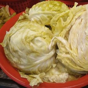 包菜泡菜的腌制方法(包菜泡菜的腌制方法和配料窍门)