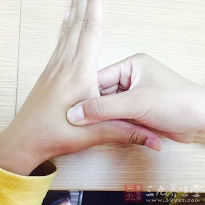 手指麻木治疗方法(手指麻木治疗方法有哪些)